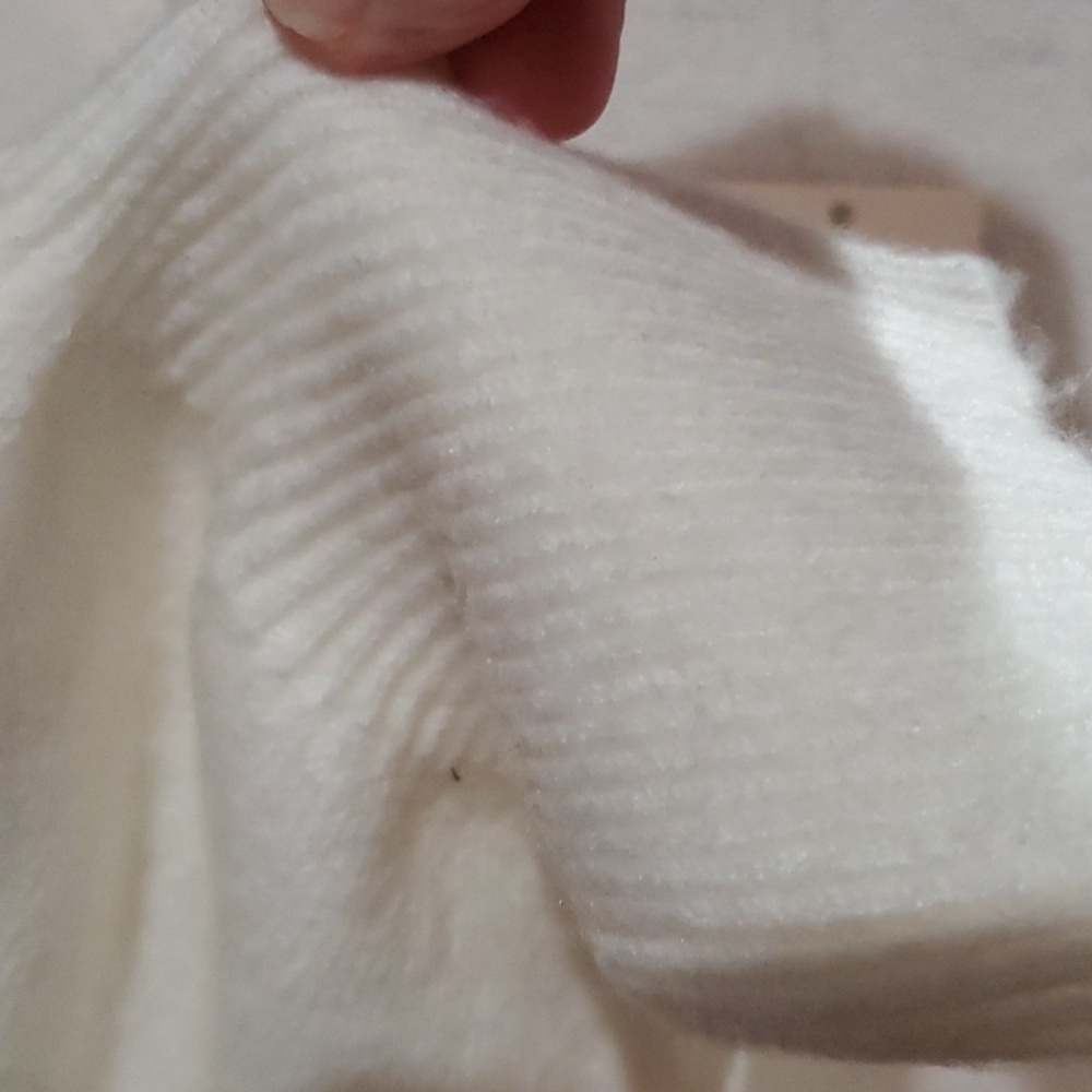 A new day Cream V-Neck CROP Sweater large - Picture 5 of 8